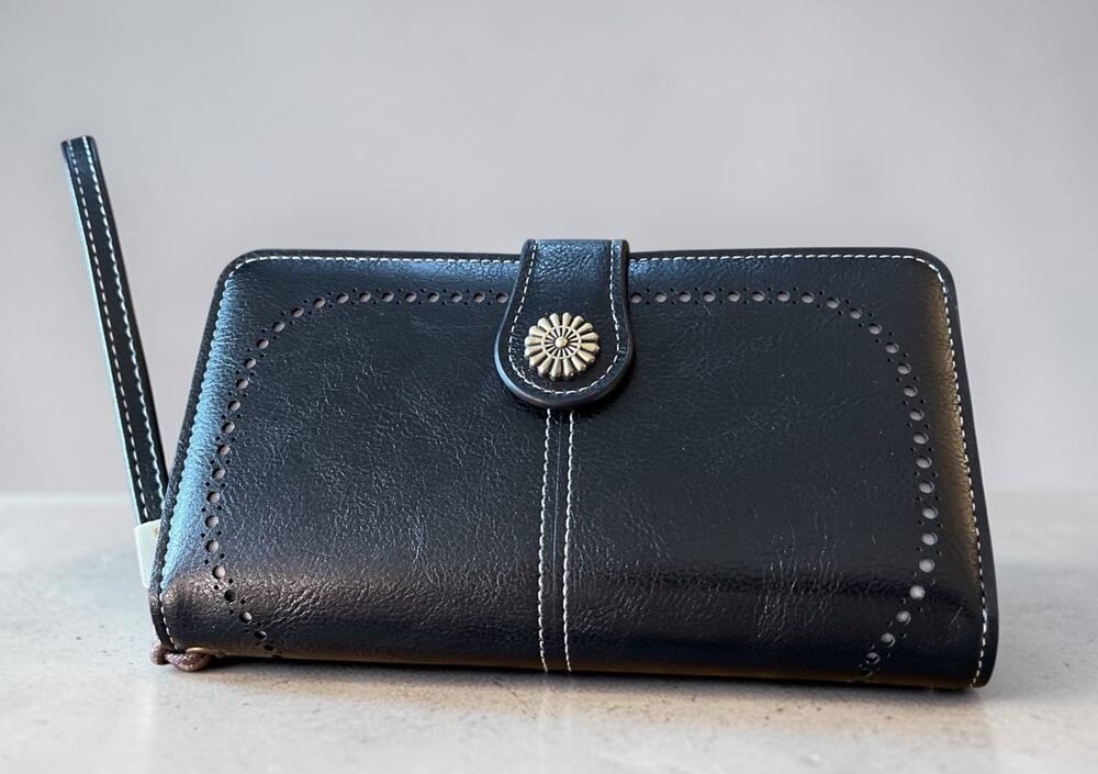 Black Leather Wallet Wristlet Large Full Size 9x5 Daisy Snap Closure 4 sections